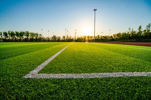 تنفيذ وتجهيز الملاعب الرياضية